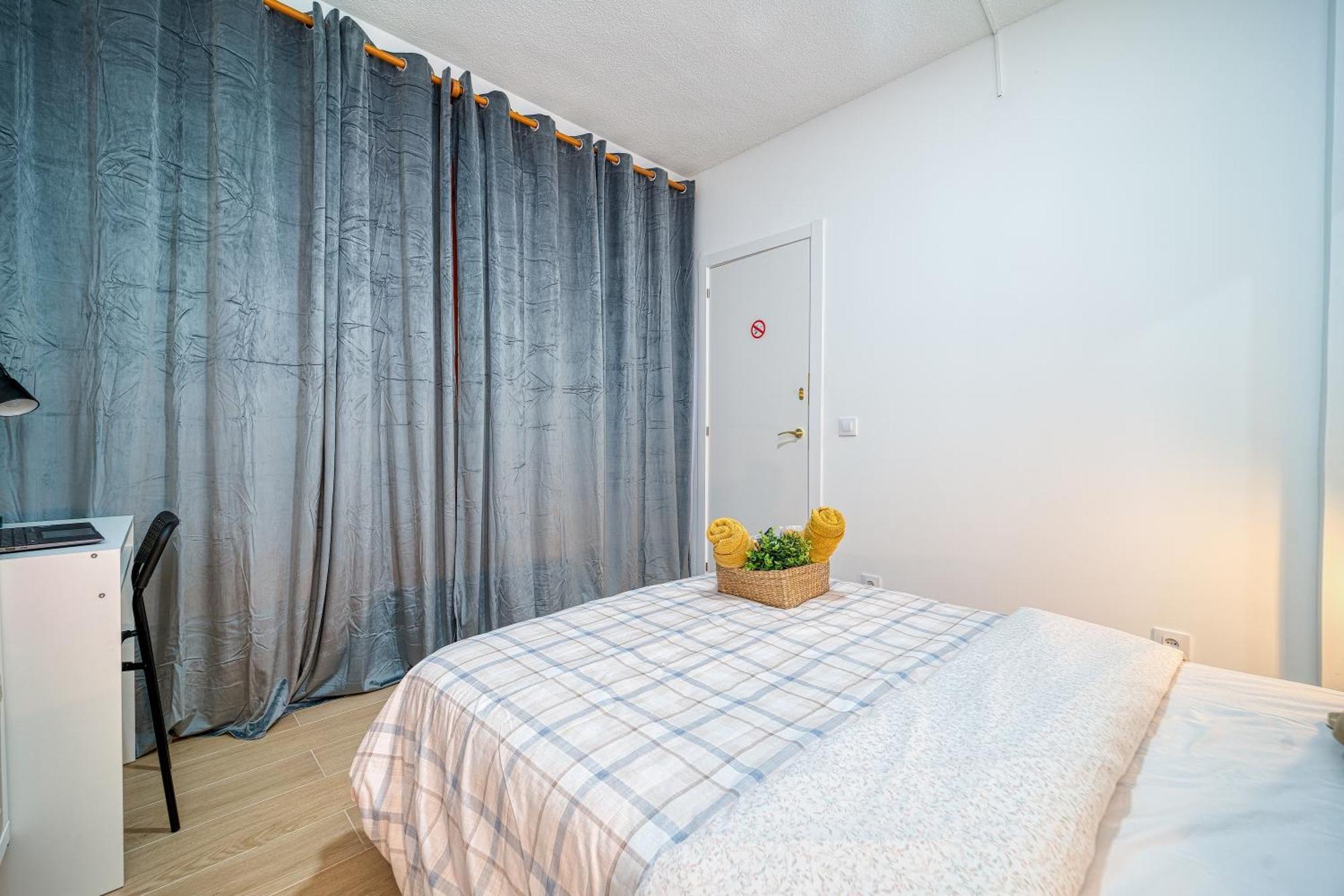 P Casacafe Madrid Calle Carlos Dubois 3 Екстериор снимка