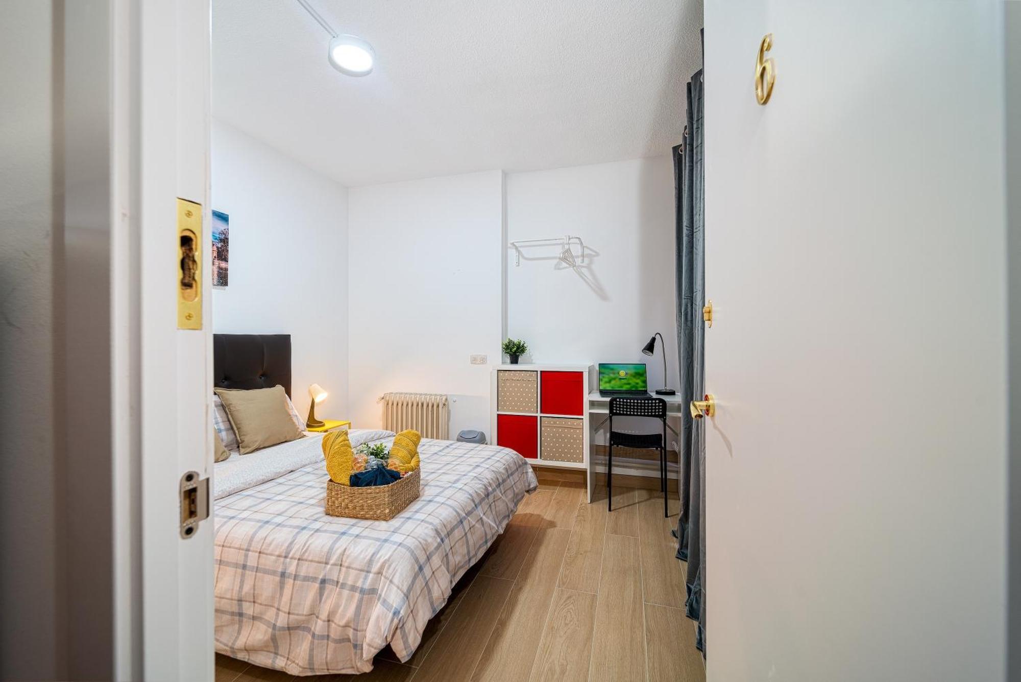 P Casacafe Madrid Calle Carlos Dubois 3 Екстериор снимка