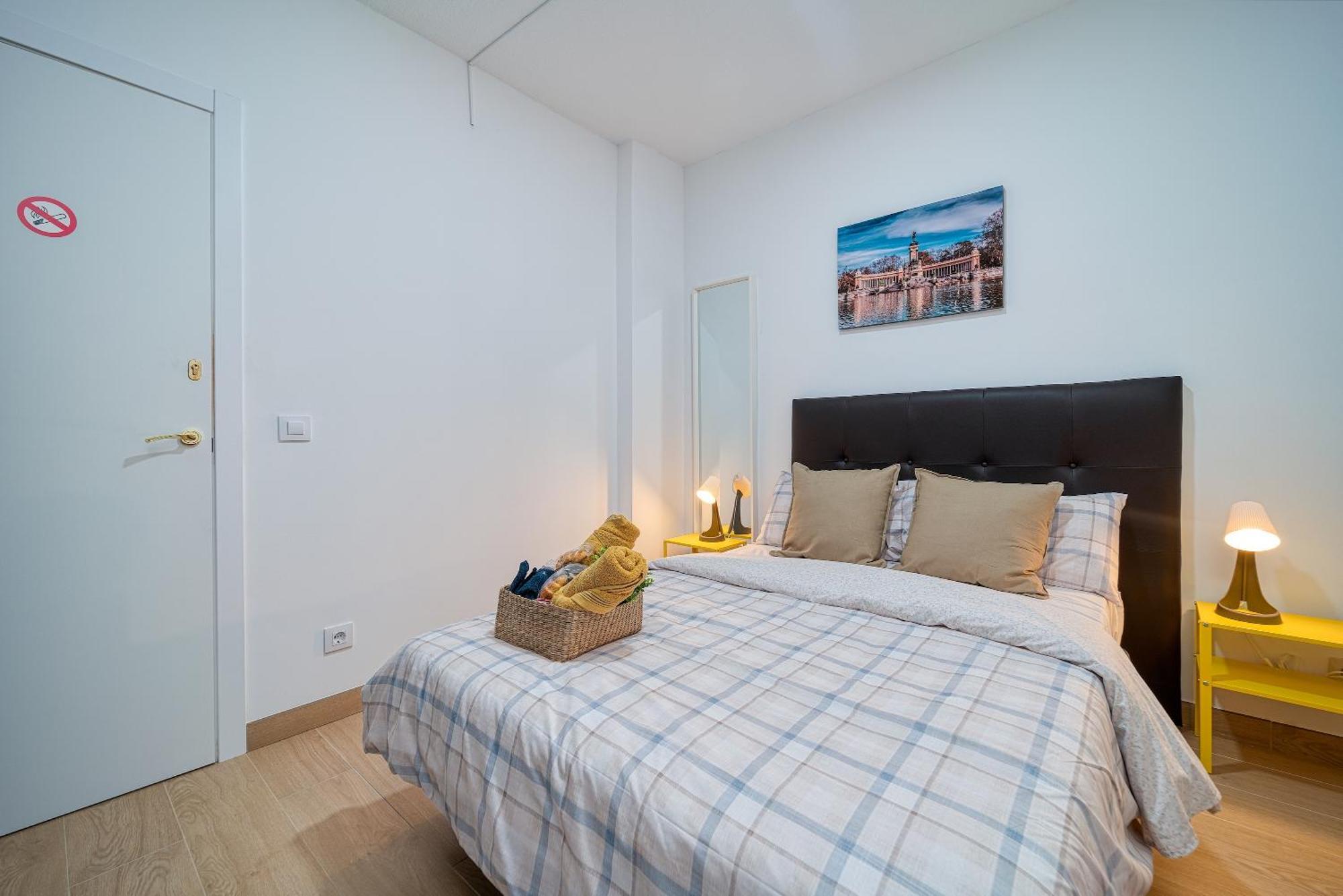 P Casacafe Madrid Calle Carlos Dubois 3 Екстериор снимка
