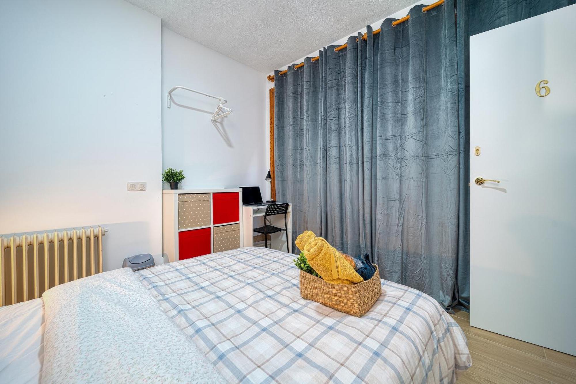 P Casacafe Madrid Calle Carlos Dubois 3 Екстериор снимка