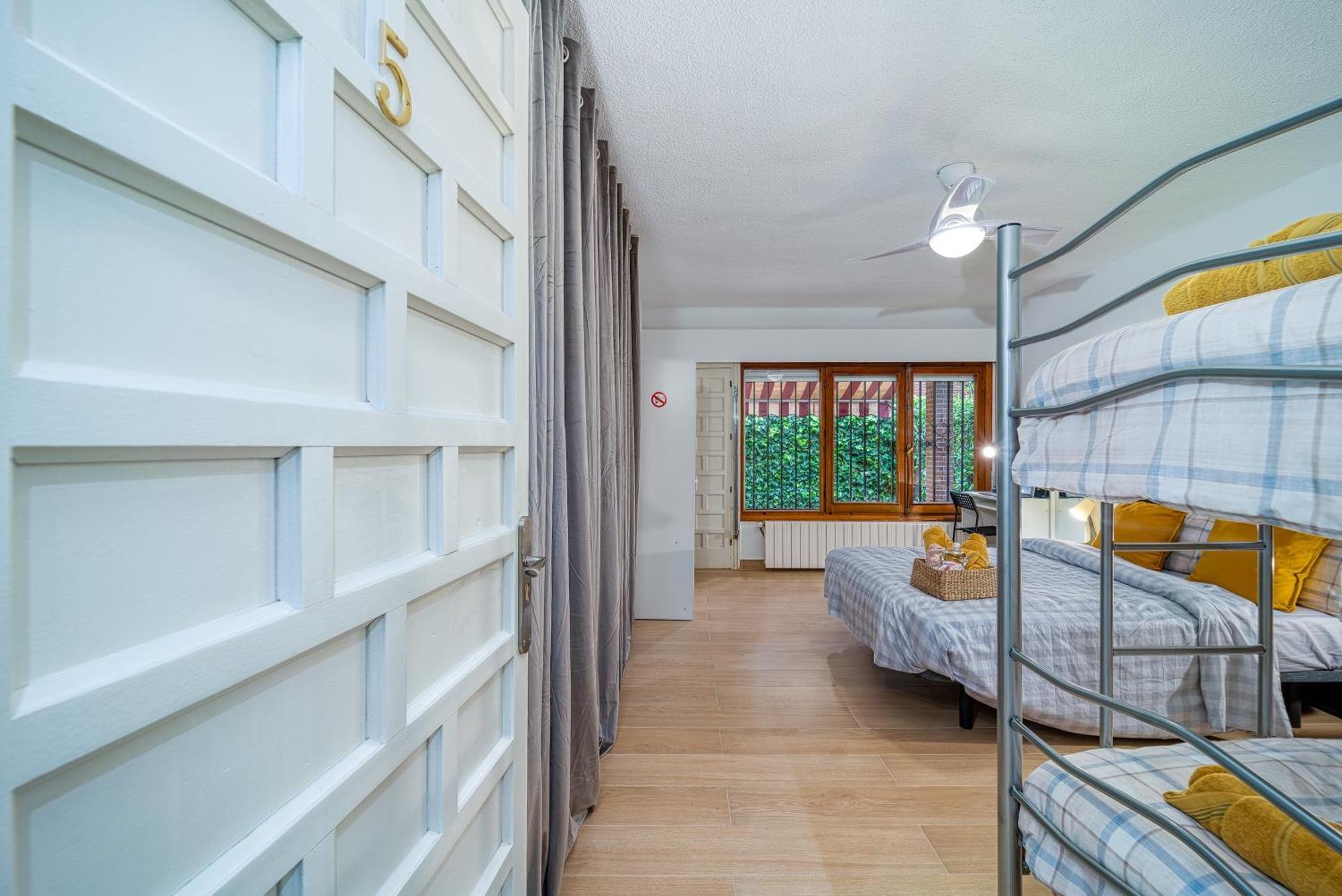 P Casacafe Madrid Calle Carlos Dubois 3 Екстериор снимка
