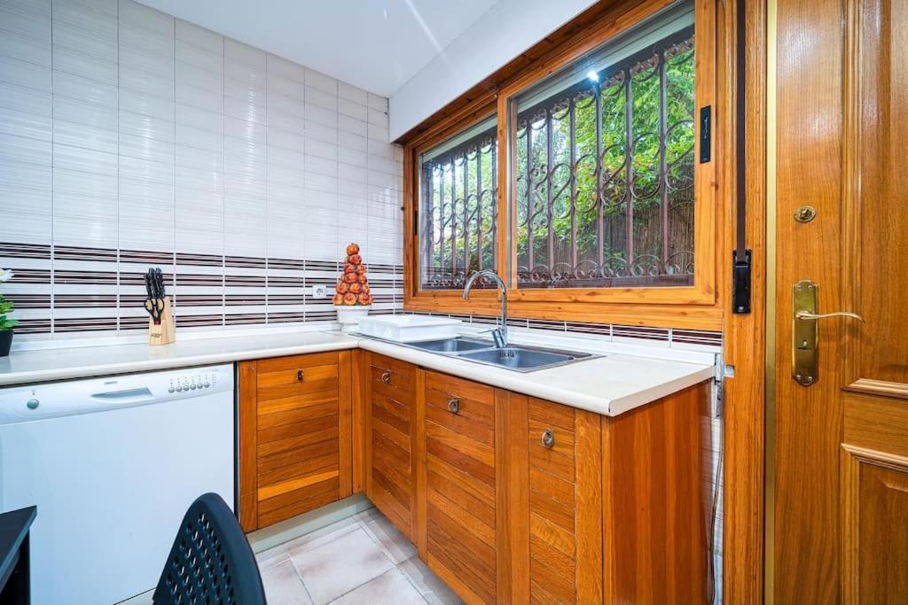 P Casacafe Madrid Calle Carlos Dubois 3 Екстериор снимка