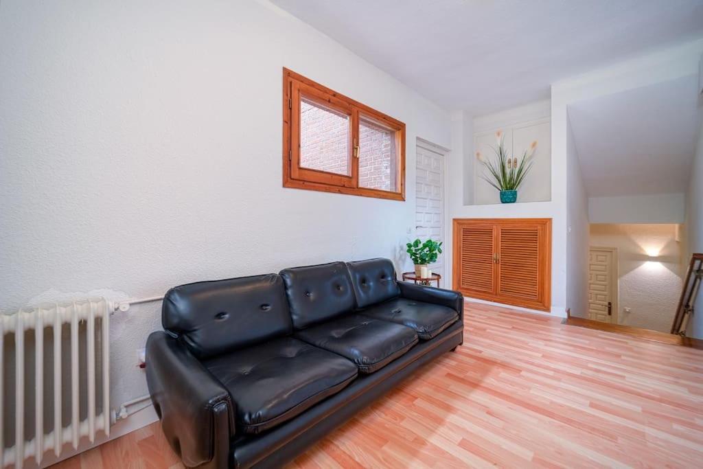 P Casacafe Madrid Calle Carlos Dubois 3 Екстериор снимка