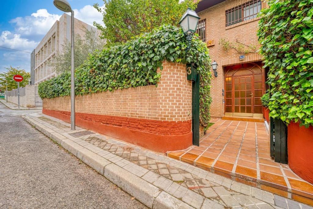 P Casacafe Madrid Calle Carlos Dubois 3 Екстериор снимка