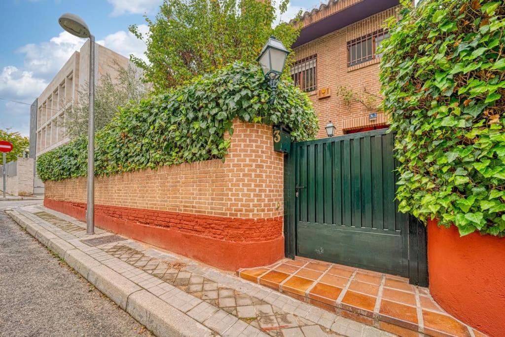P Casacafe Madrid Calle Carlos Dubois 3 Екстериор снимка