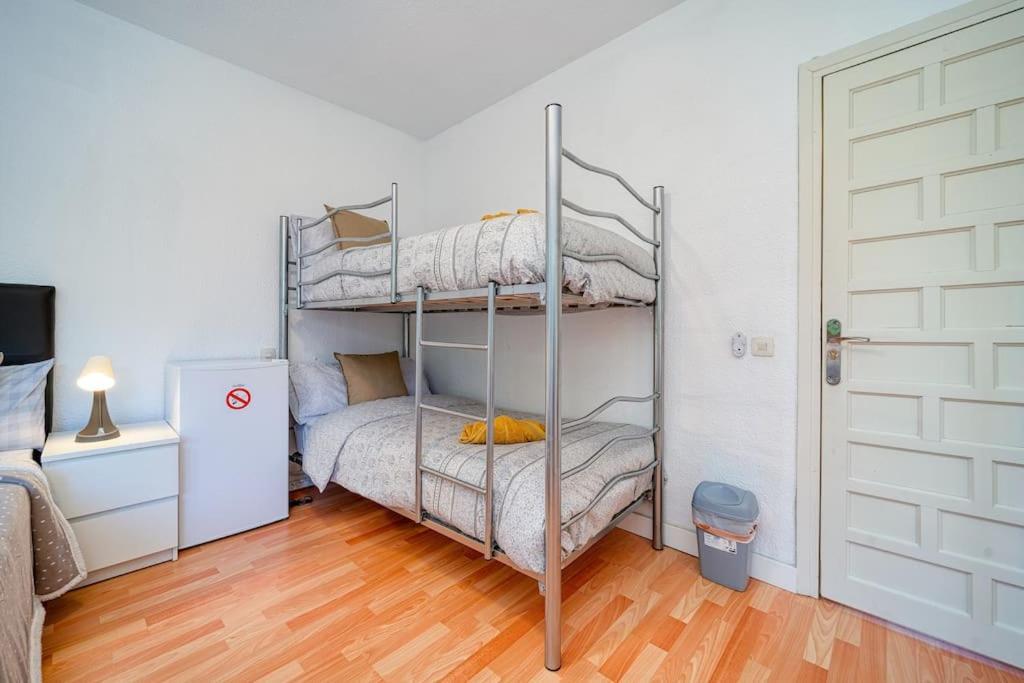 P Casacafe Madrid Calle Carlos Dubois 3 Екстериор снимка
