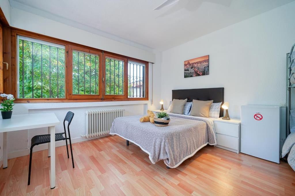 P Casacafe Madrid Calle Carlos Dubois 3 Екстериор снимка