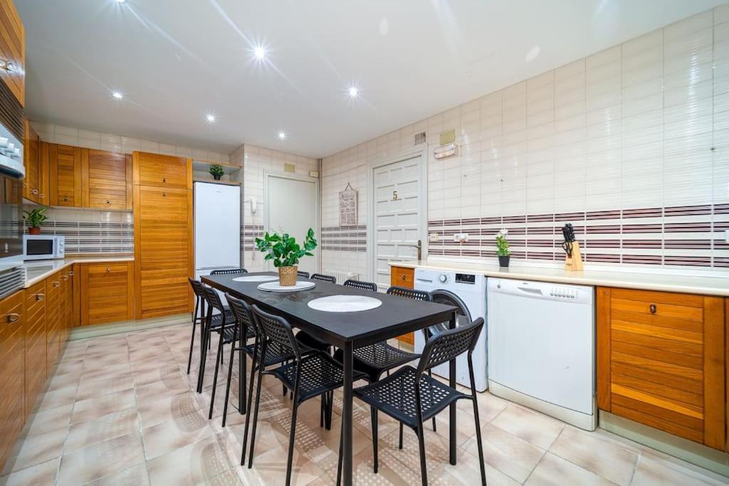 P Casacafe Madrid Calle Carlos Dubois 3 Екстериор снимка