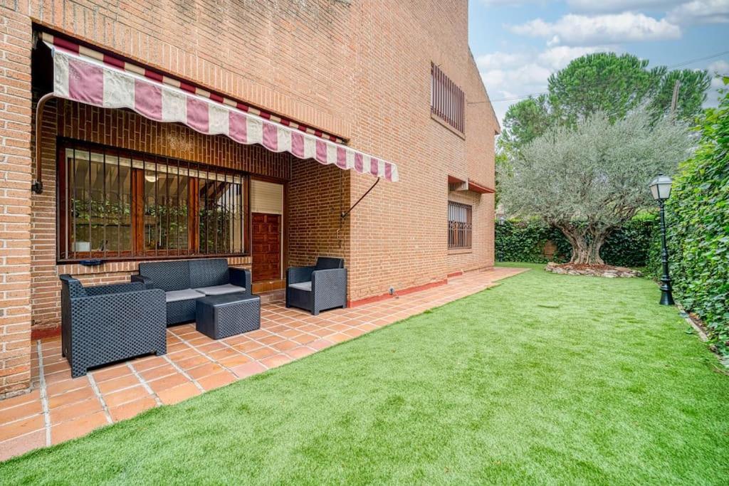 P Casacafe Madrid Calle Carlos Dubois 3 Екстериор снимка