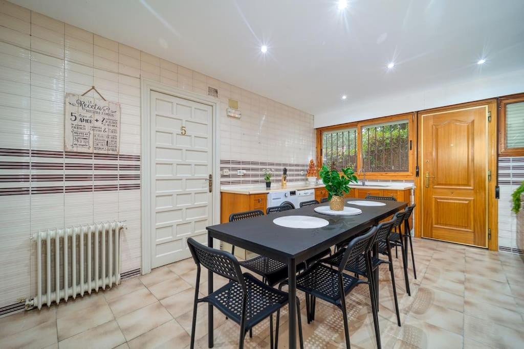 P Casacafe Madrid Calle Carlos Dubois 3 Екстериор снимка