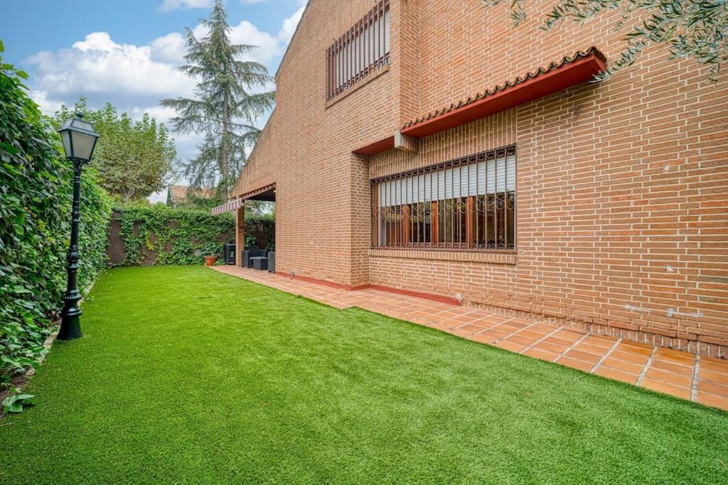 P Casacafe Madrid Calle Carlos Dubois 3 Екстериор снимка